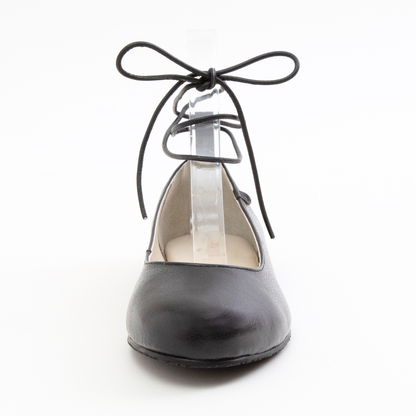 QUADSis Ballet flat Black. Comfortable, sustainable, and lightweight with removeable leather tie. Genuine leather in black and soft gold.