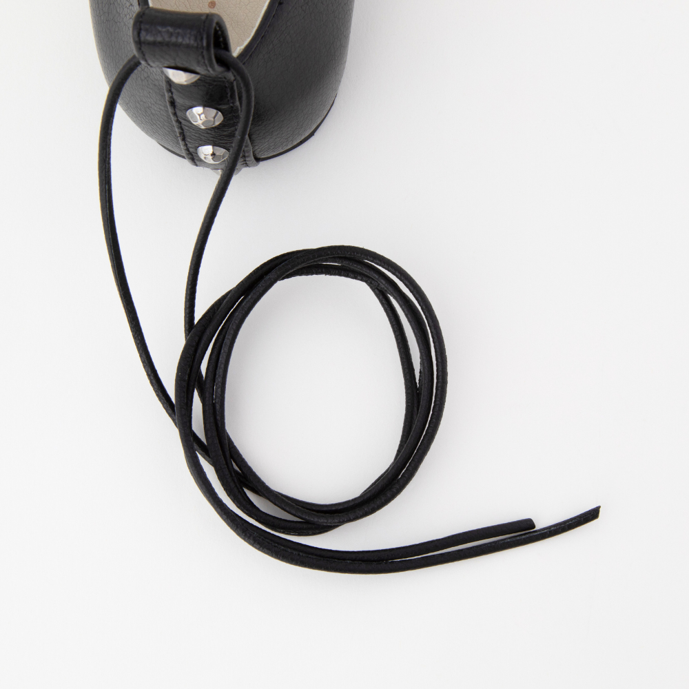 QUADSis Ballet flat Black. Comfortable, sustainable, and lightweight with removeable leather tie. Genuine leather in black and soft gold.