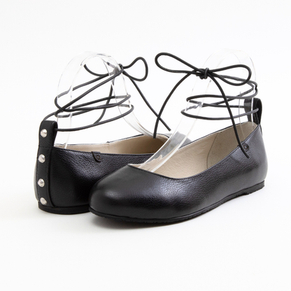 QUADSis Ballet flat Black. Comfortable, sustainable, and lightweight with removeable leather tie. Genuine leather in black and soft gold.