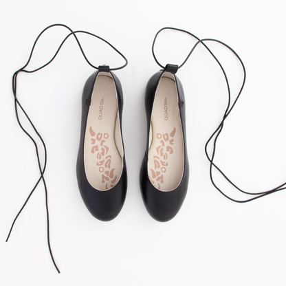QUADSis Ballet flat Black. Comfortable, sustainable, and lightweight with removeable leather tie. Genuine leather in black and soft gold.
