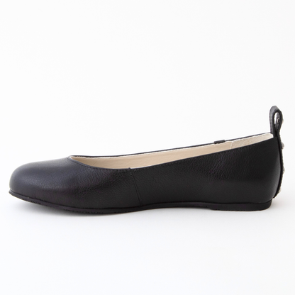 QUADSis Ballet flat Black. Comfortable, sustainable, and lightweight with removeable leather tie. Genuine leather in black and soft gold.