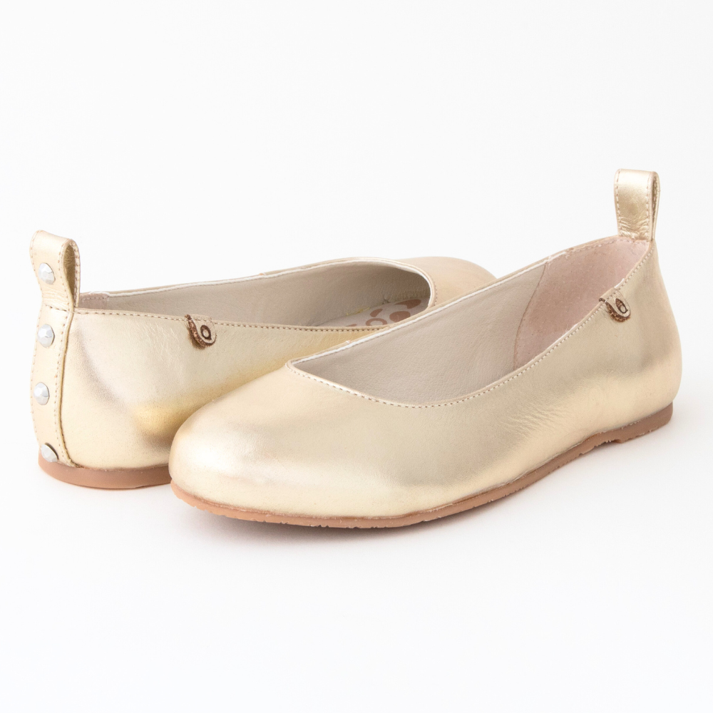 QUADSis Ballet flat Black. Comfortable, sustainable, and lightweight with removeable leather tie. Genuine leather in black and soft gold.