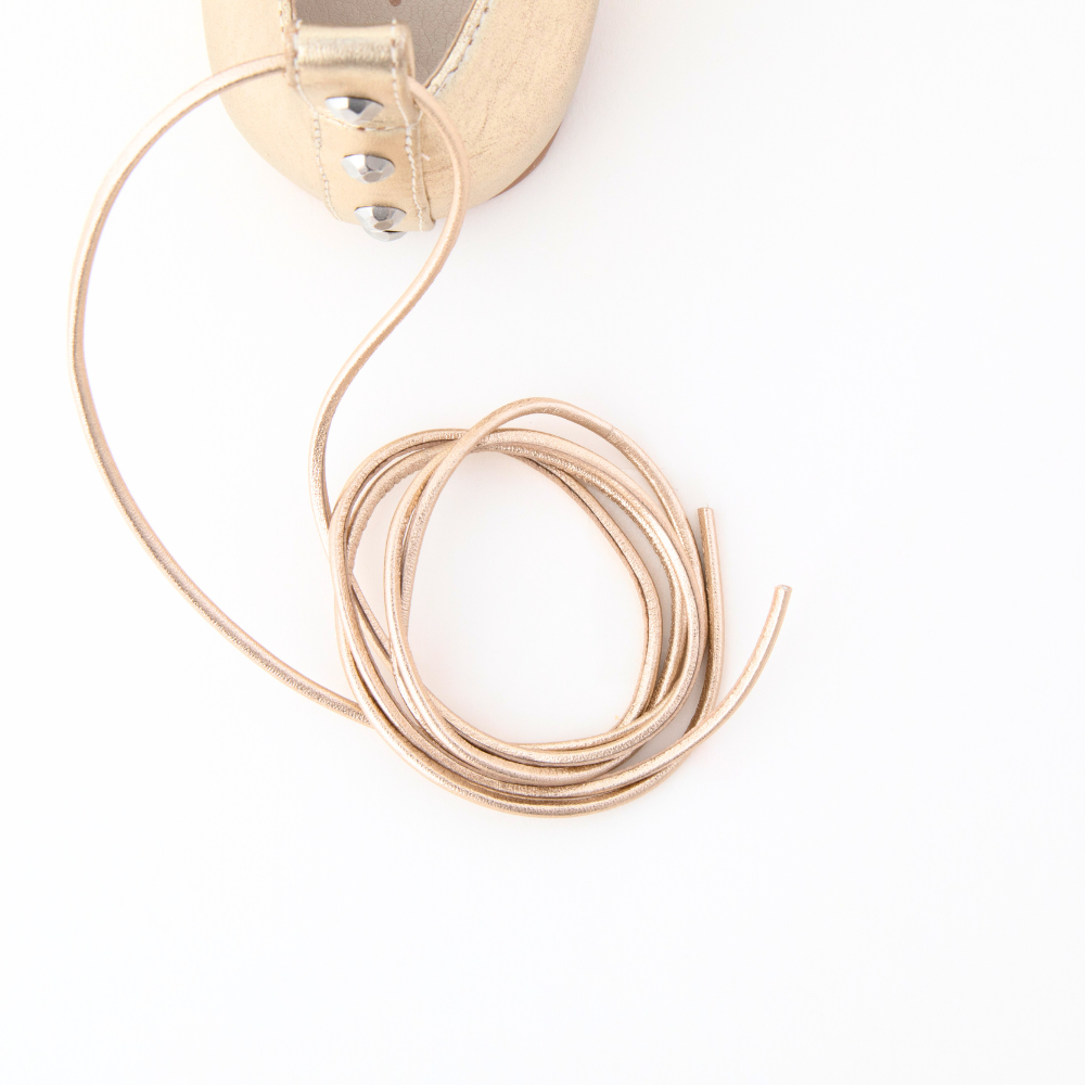 QUADSis Ballet flat Gold. Comfortable, sustainable, and lightweight with removeable leather tie. Genuine leather in black and soft gold.