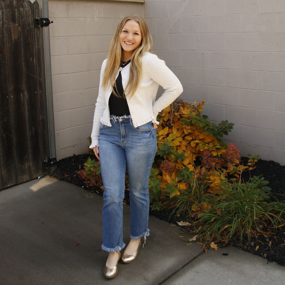 QUADSis Ballet flat Gold. Comfortable, sustainable, and lightweight with removeable leather tie. Genuine leather in black and soft gold.