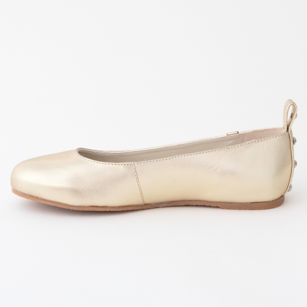 QUADSis Ballet flat Gold. Comfortable, sustainable, and lightweight with removeable leather tie. Genuine leather in black and soft gold.