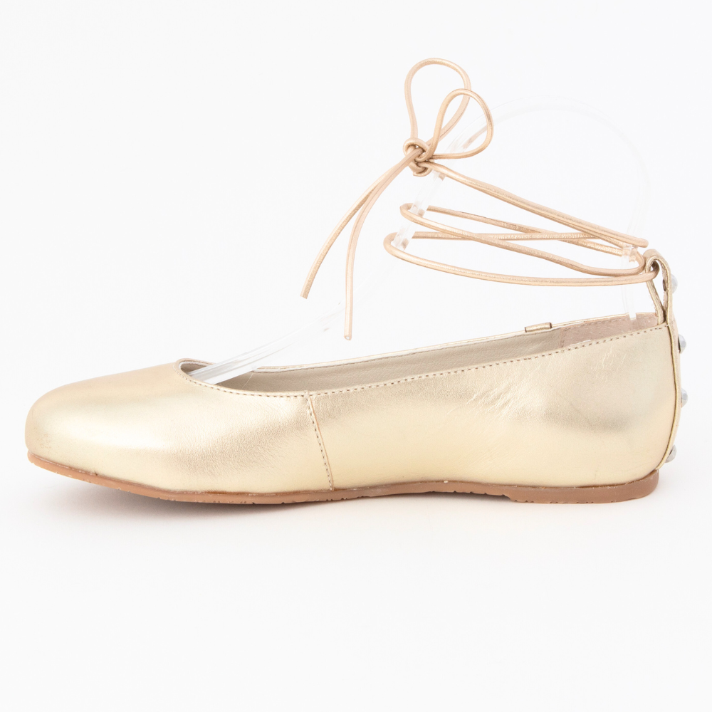 QUADSis Ballet flat Gold. Comfortable, sustainable, and lightweight with removeable leather tie. Genuine leather in black and soft gold.